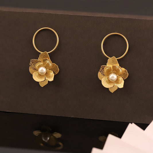 Floral Glow Pearl Earrings