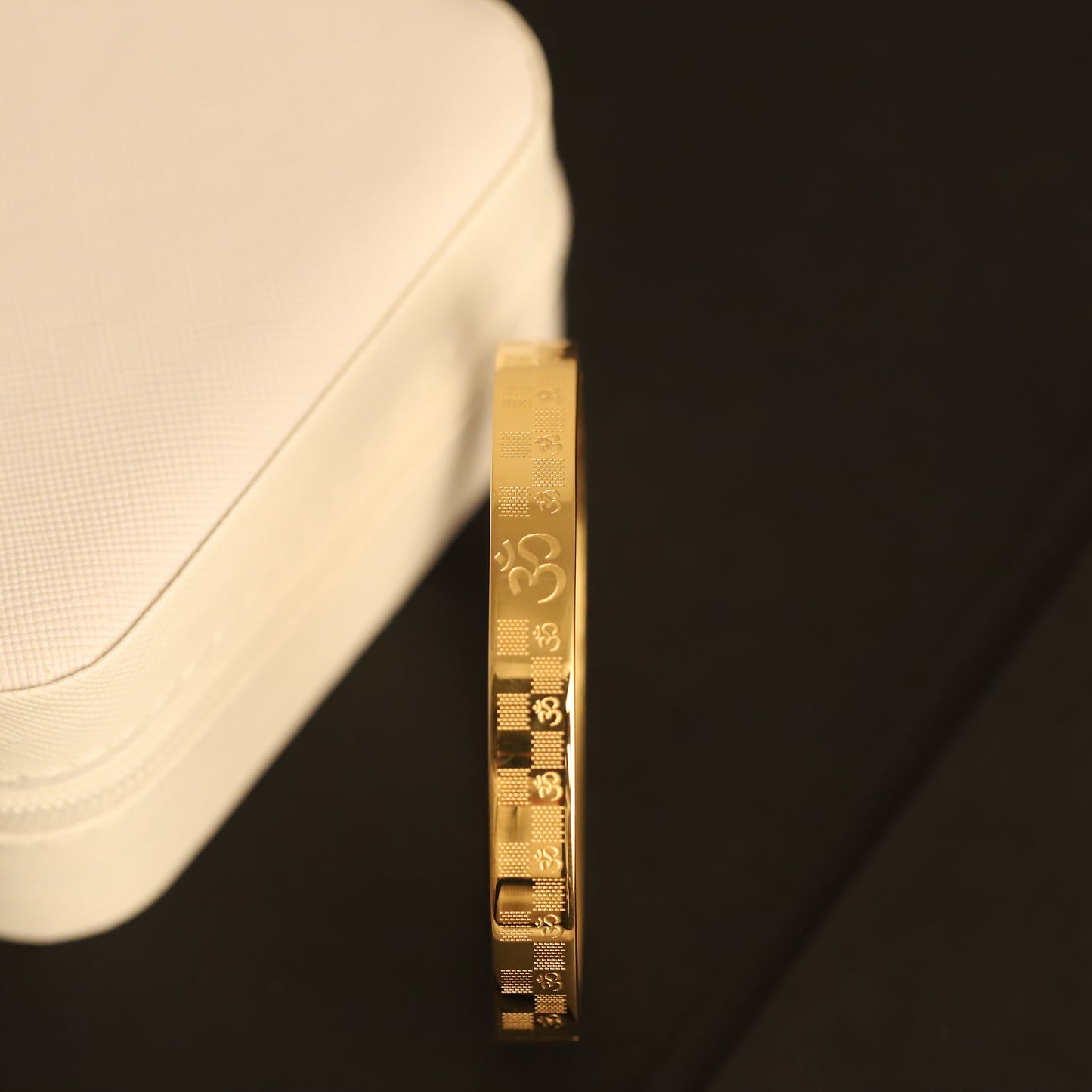 Om Kada With Self Design  For Men