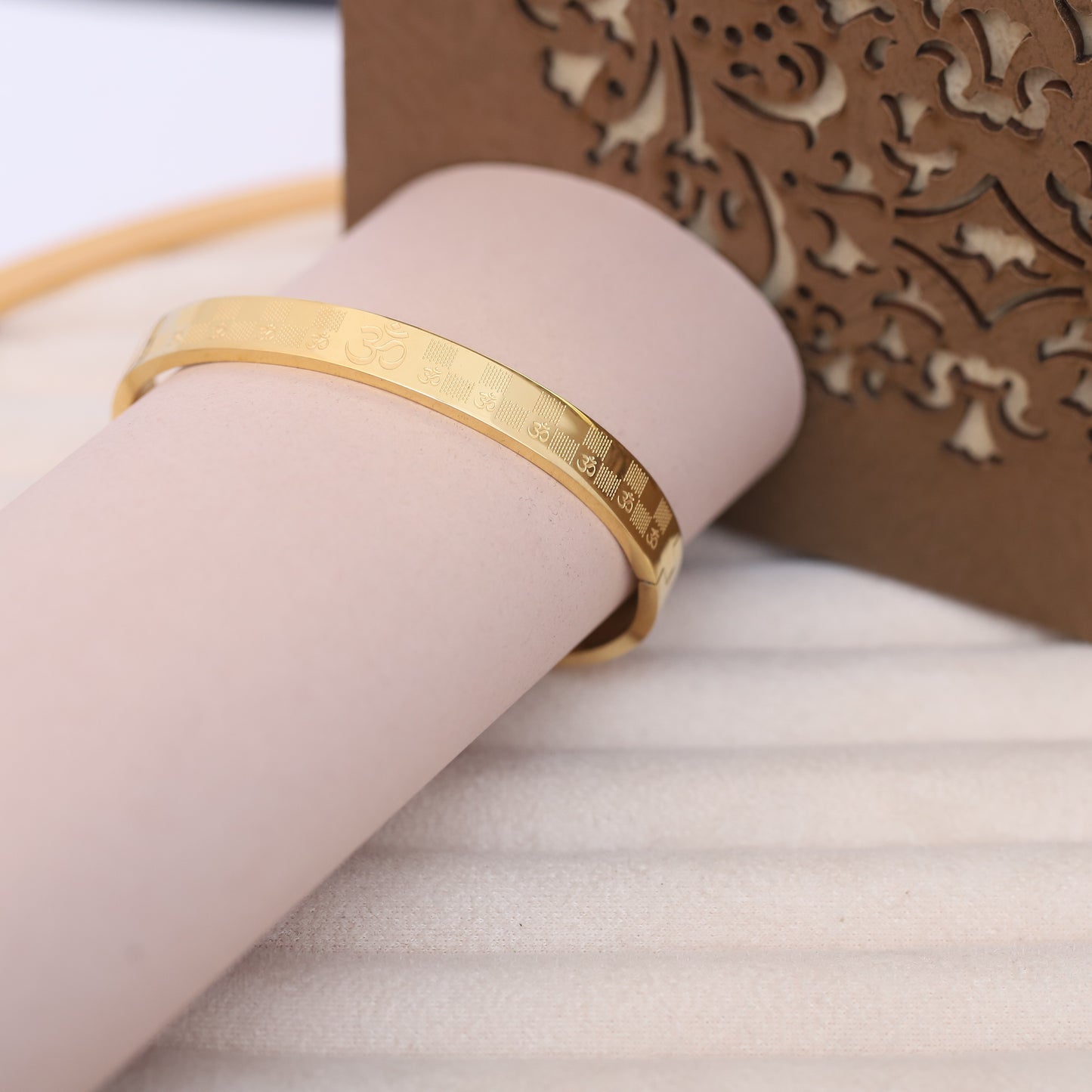 Om Kada With Self Design  For Men