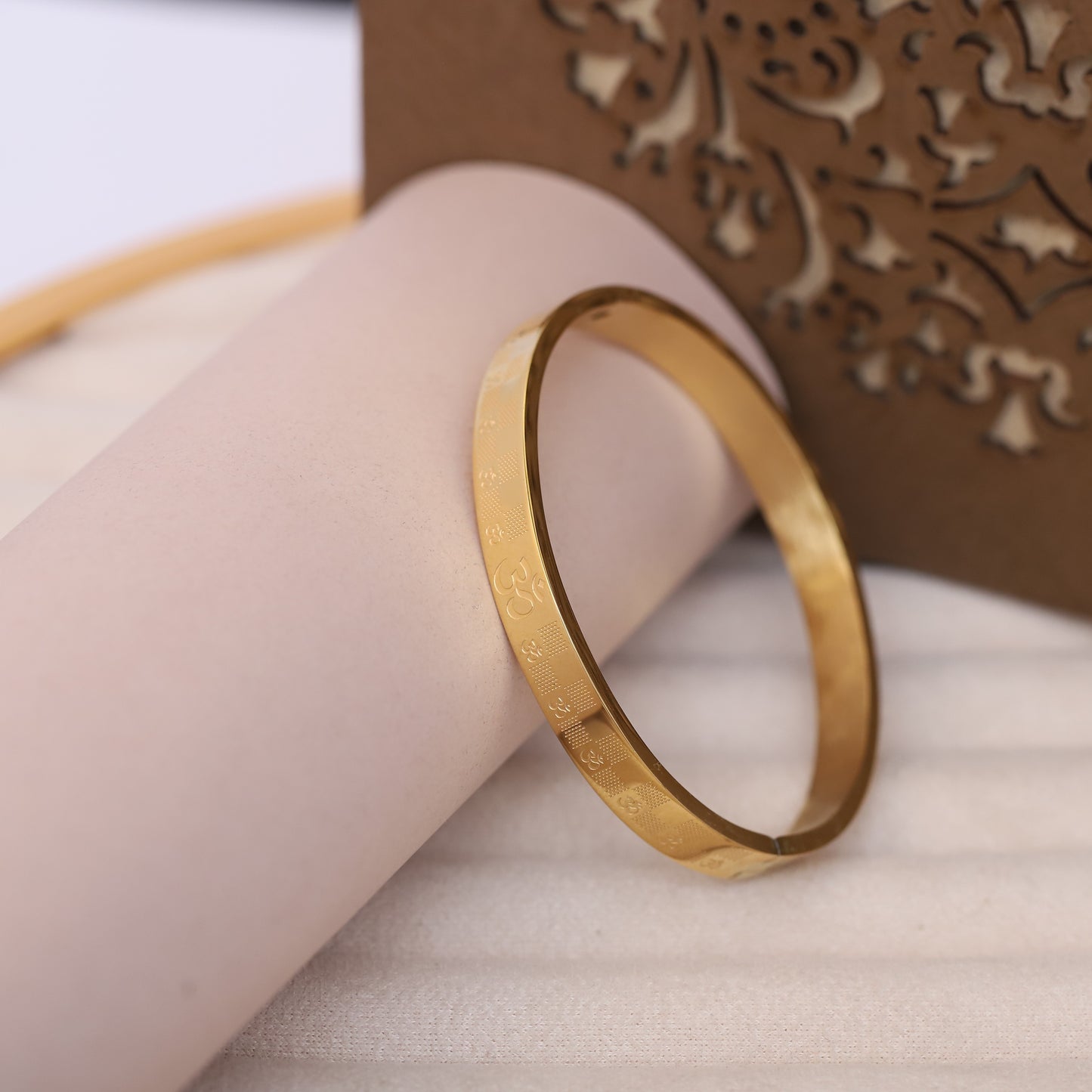 Om Kada With Self Design  For Men