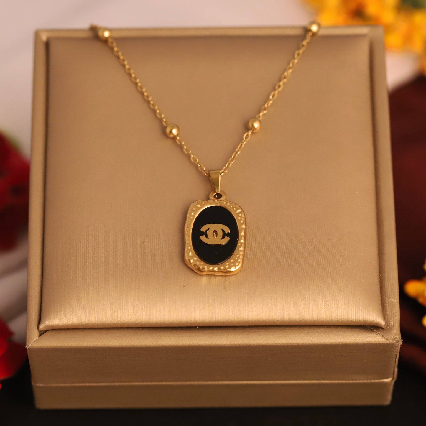 Veloro Chain Pendant
